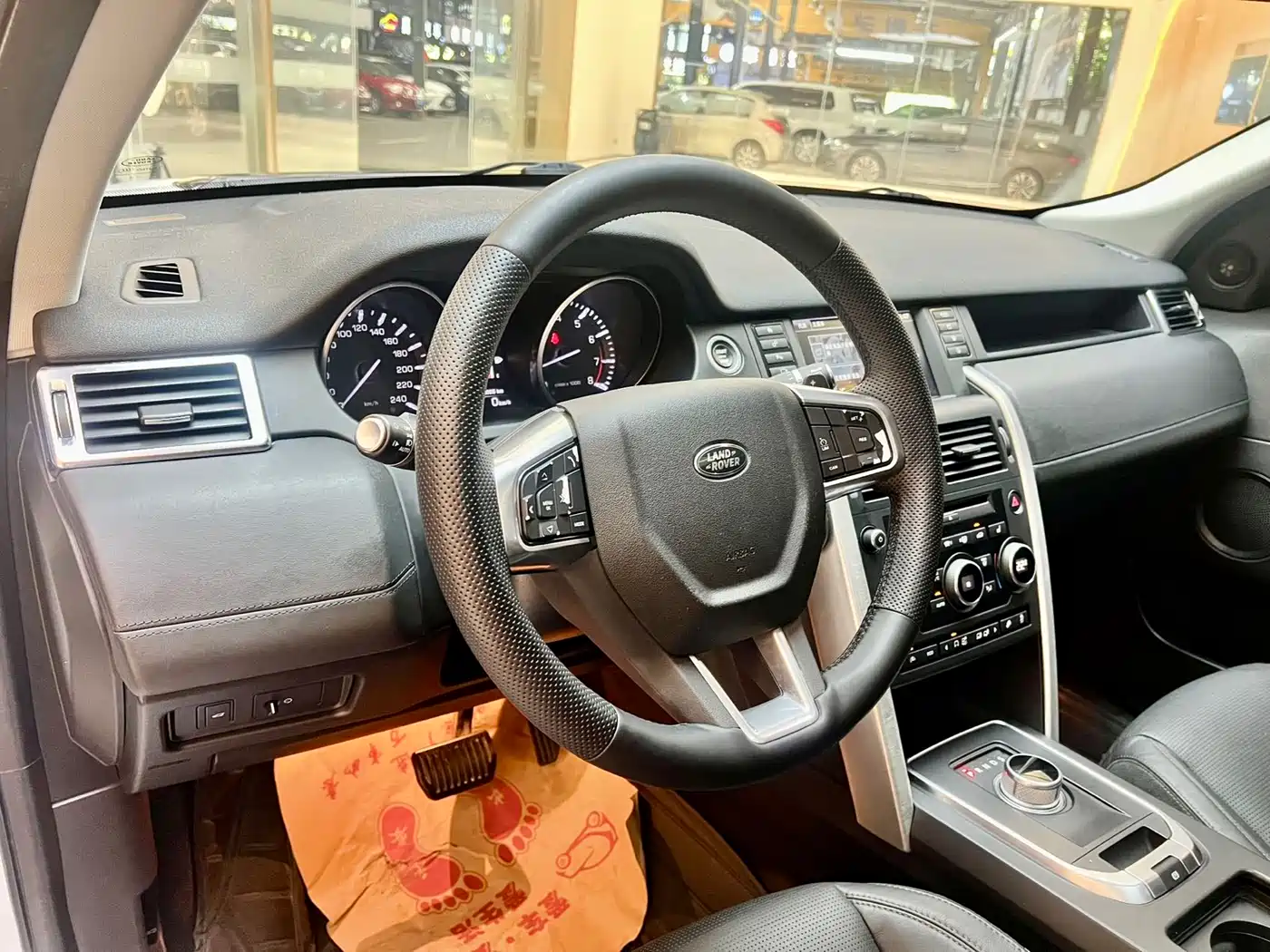 Land Rover Discovery Sport 2016 2.0T HSE LUXURY фото 8
