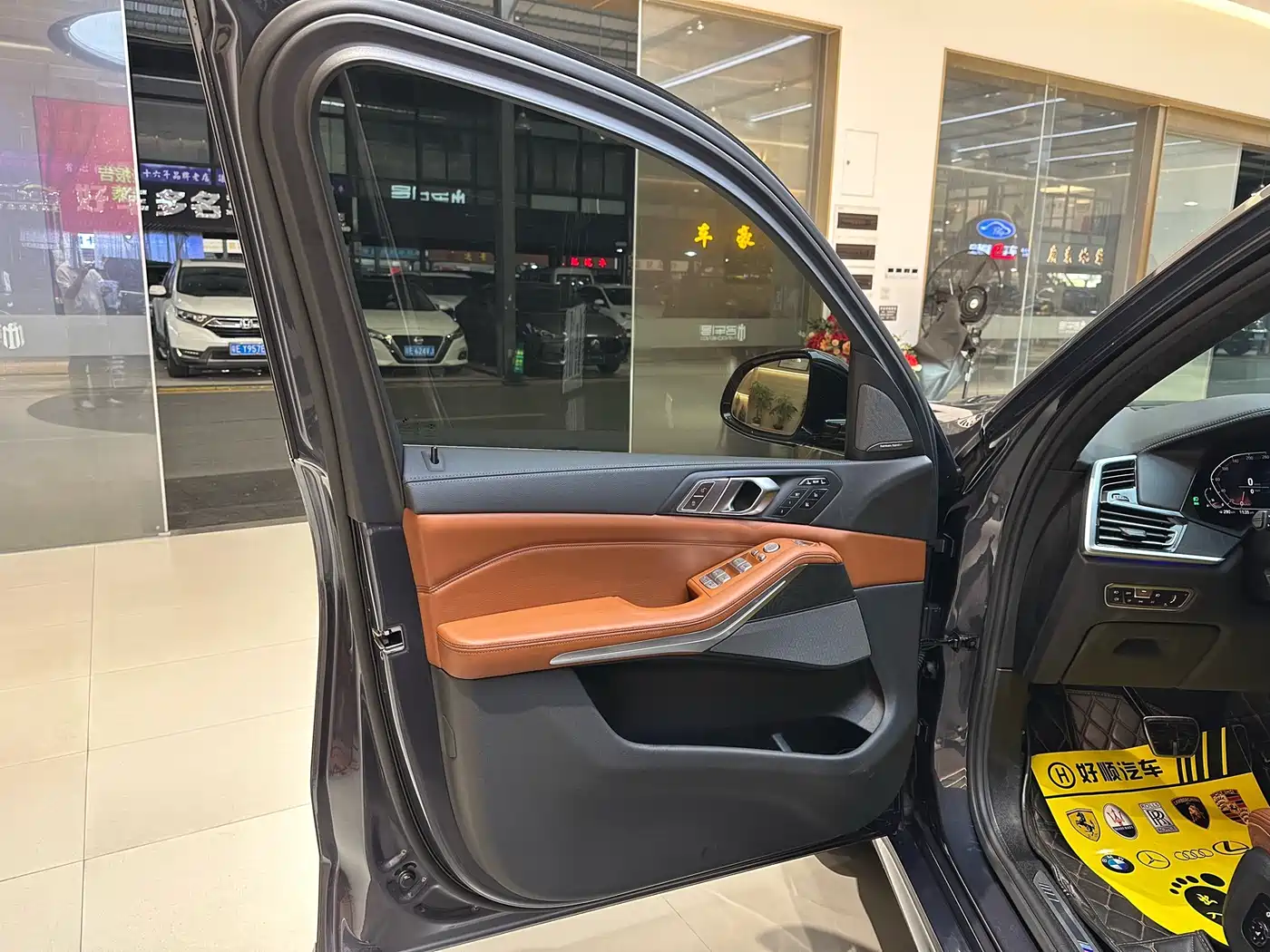 BMW X7 2020 xDrive40i Premium M Sport Package фото 10