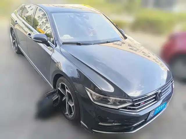 Volkswagen Magotan 2023 Model 2 Million Commemorative Edition 330TSI DSG Luxury — фото 3