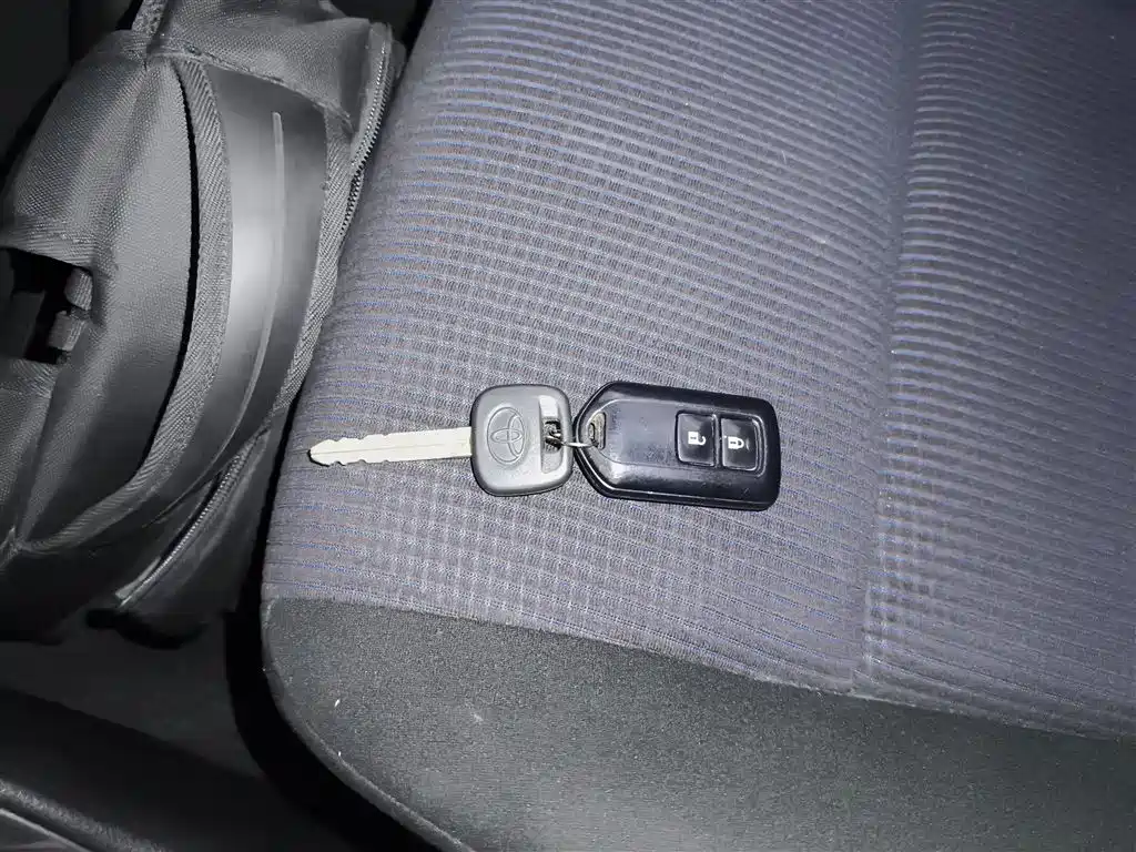 Toyota YARiS L Zhi Xuan 2015 1.5E Auto Charming Edition фото 9