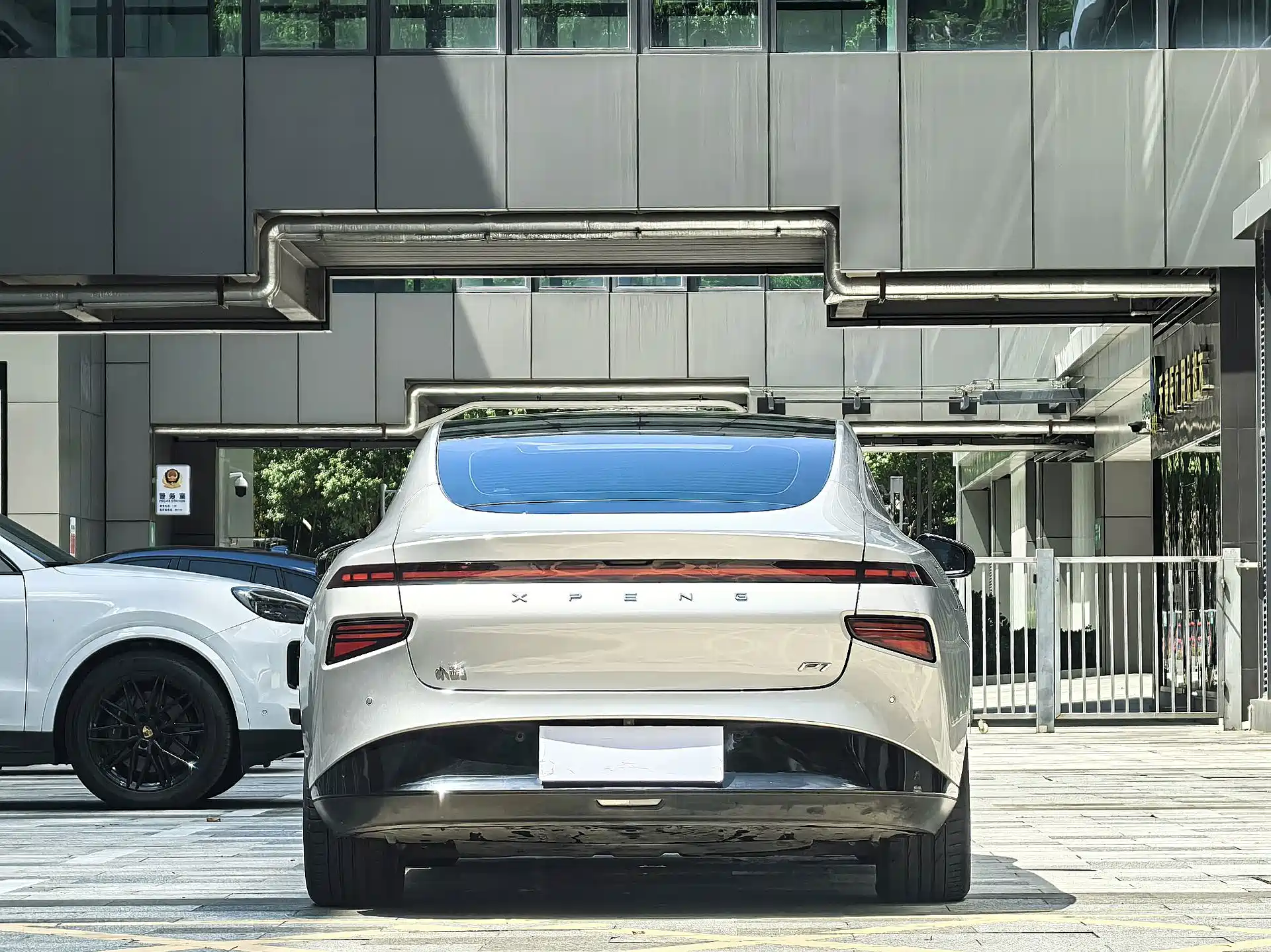 Фото 8 - XPeng P7