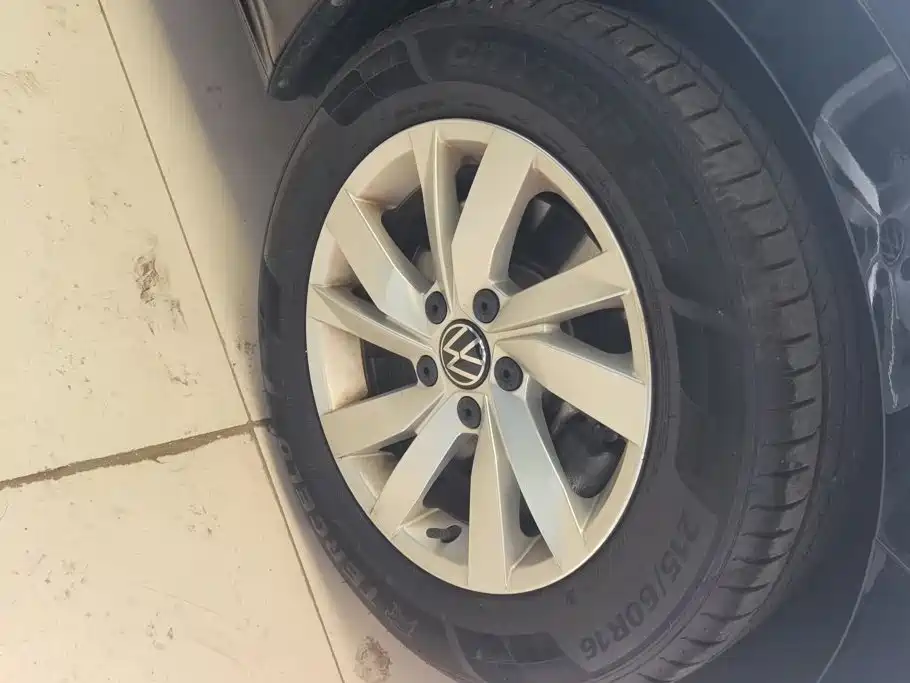 Фото 5 - Volkswagen Passat