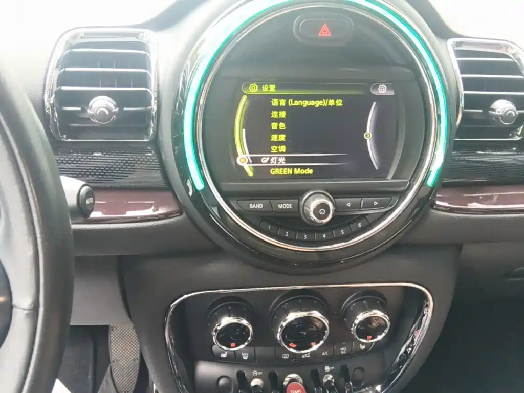 Фото 13 - MINI CLUBMAN