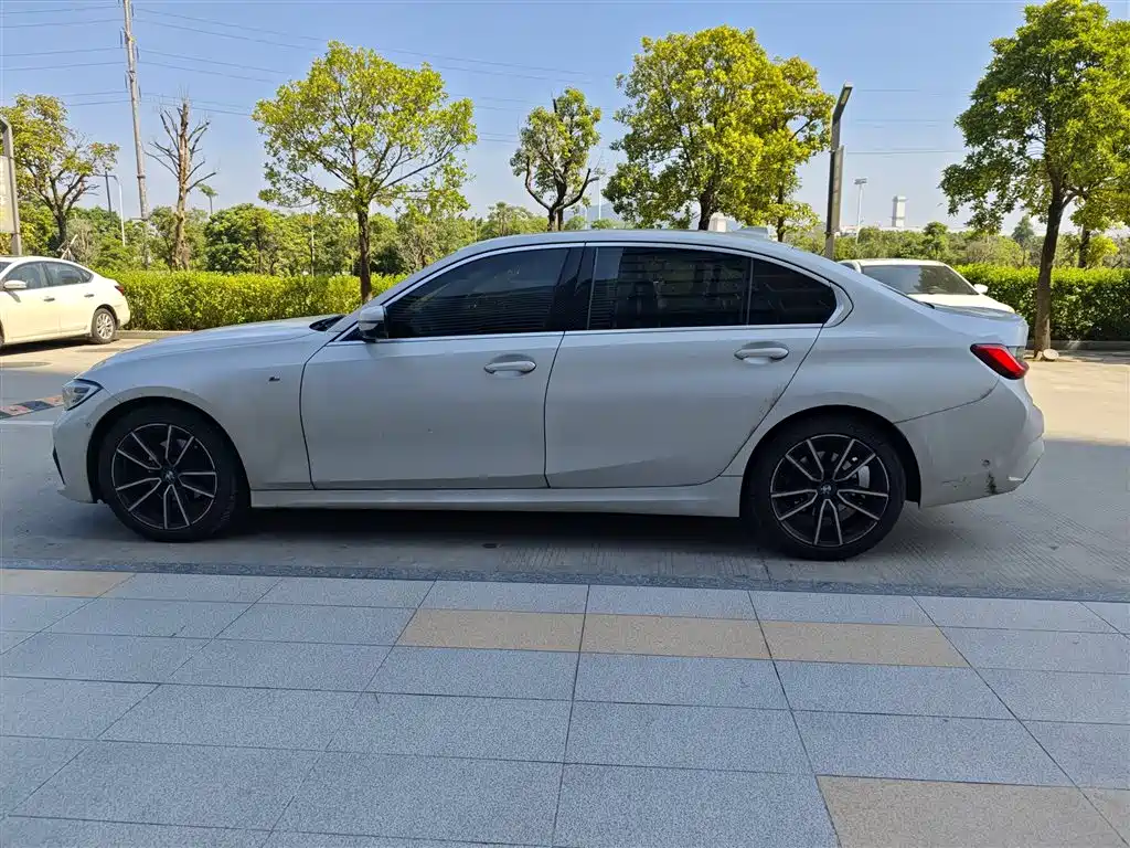 Photo 3 - BMW 3 Series