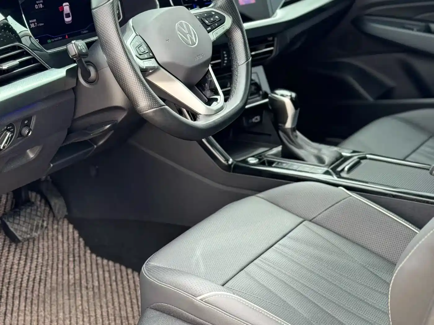 Volkswagen Passat 2022 380TSI Flagship Edition фото 5