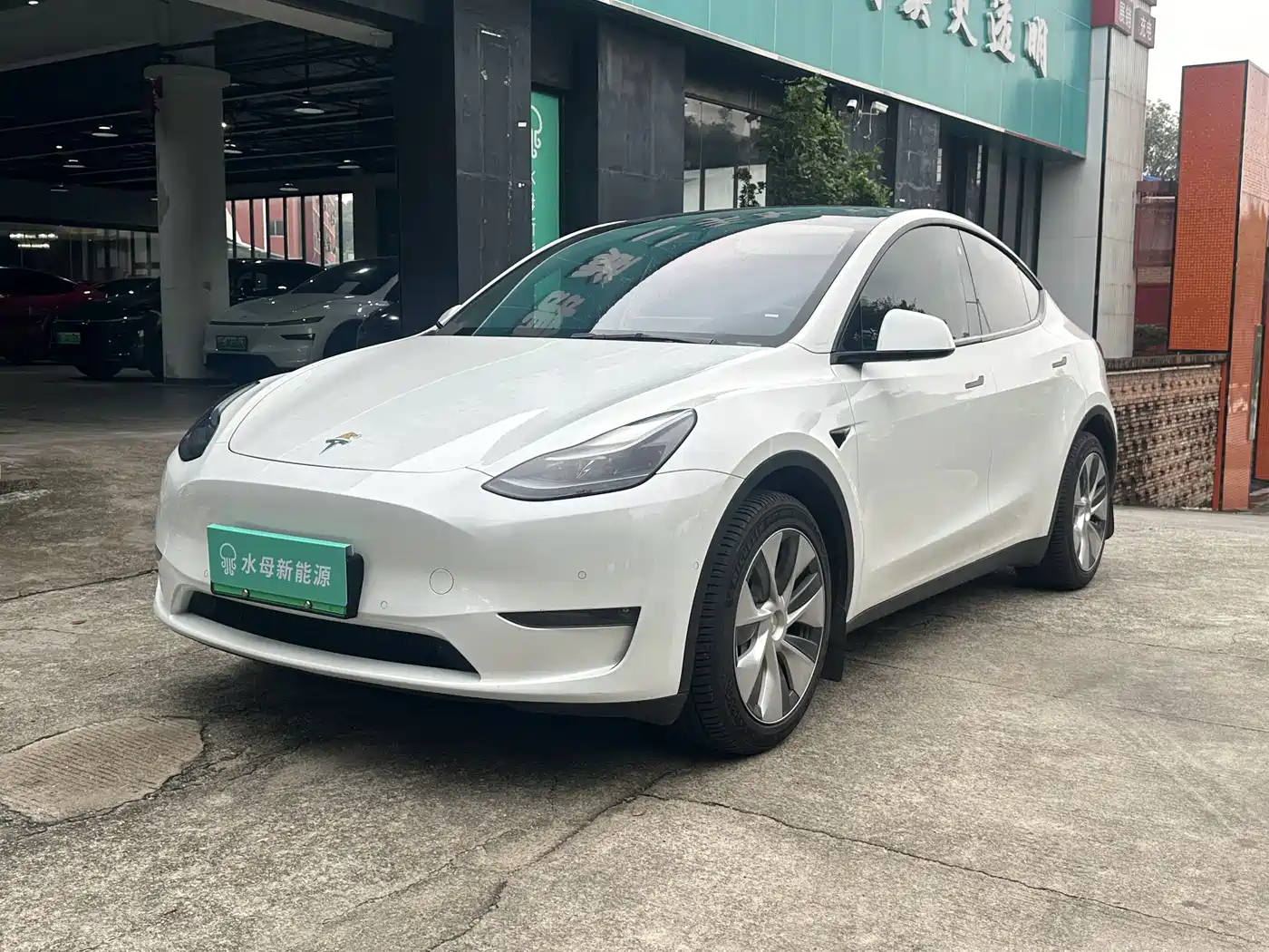 TESLA MODEL Y