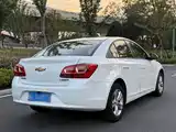 Photo 4 - Chevrolet Cruze