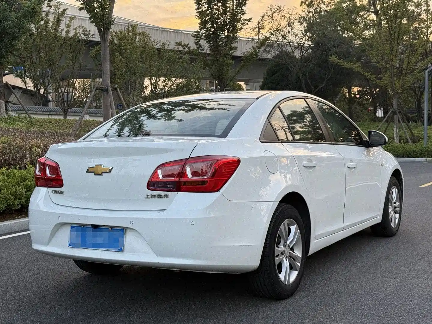 Photo 4 - Chevrolet Cruze