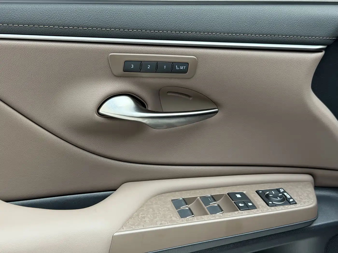 Lexus ES 2026 2025 200 Ultimate Edition