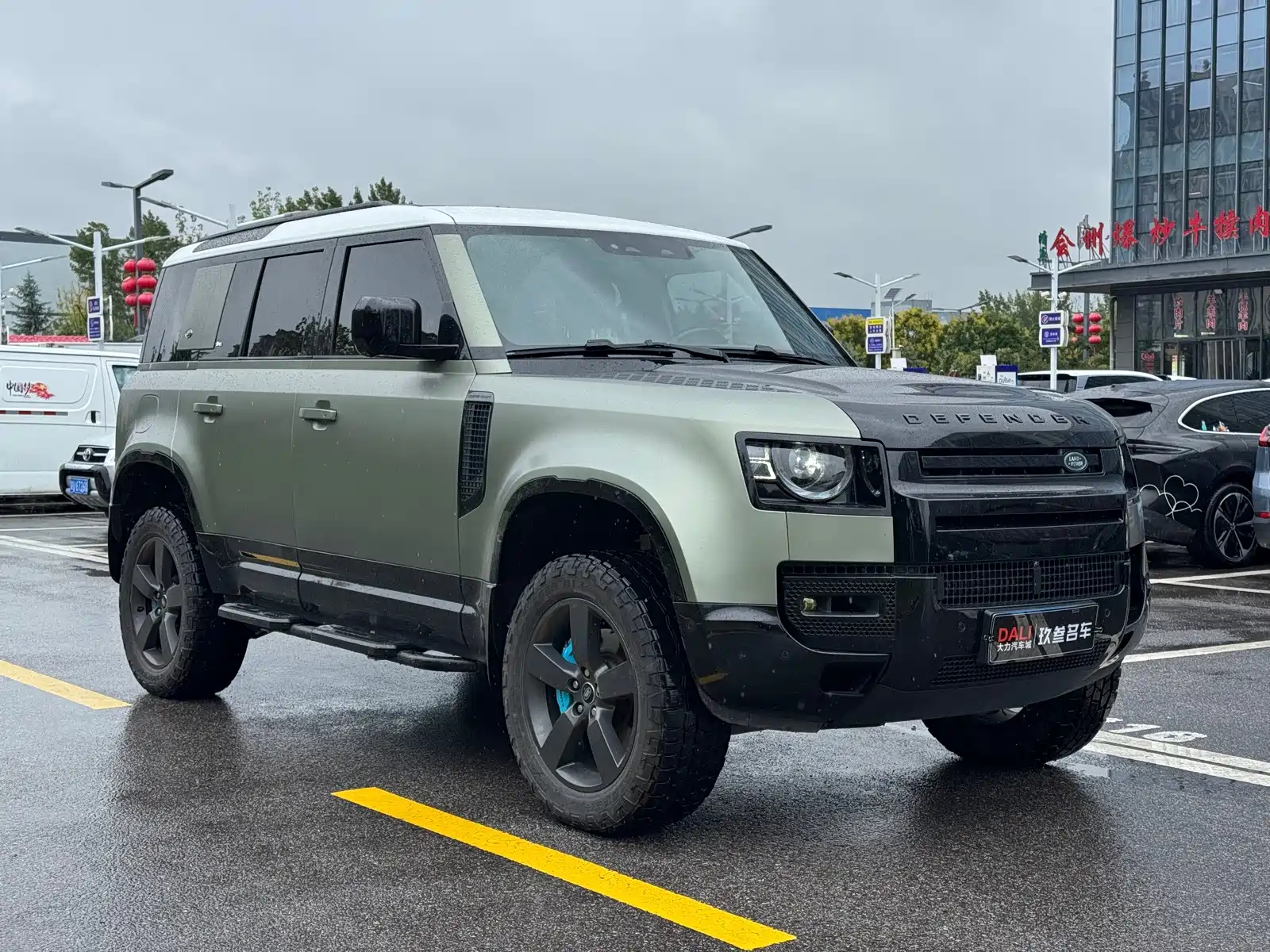 Photo 3 - Land Rover Defender