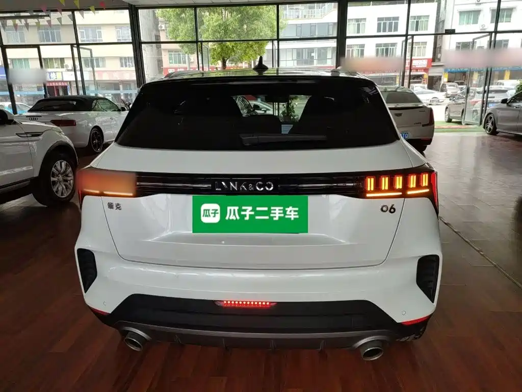 Фото 4 - Lynk & Co 06