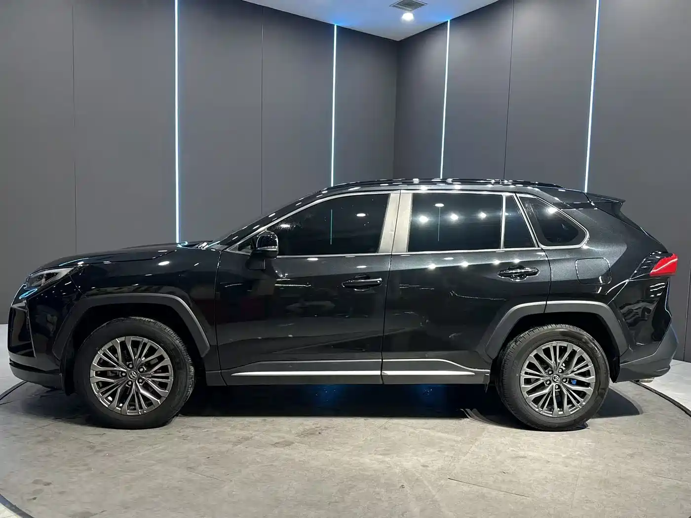 Toyota Wildlander 2024 2023 2.0L CVT AWD Luxury PLUS