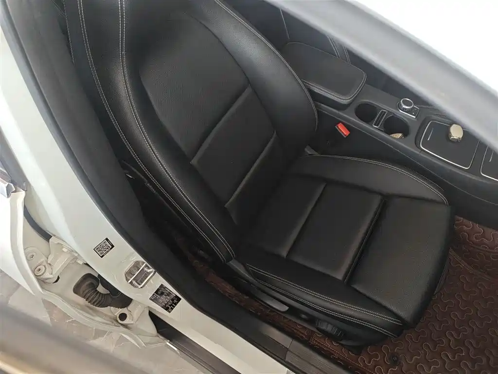 Mercedes-Benz GLA 2018 GLA 200 Dynamic фото 25