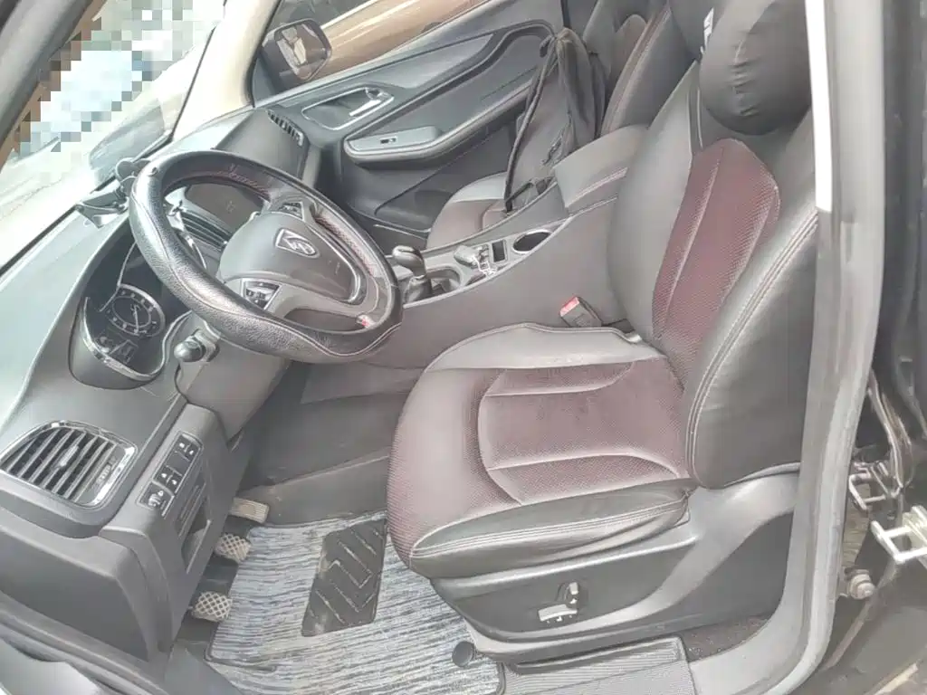 Фото 20 - Baojun 560