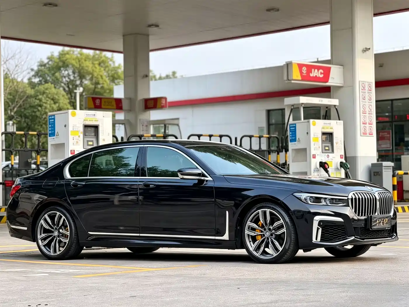 BMW 7 Series 2018 740Li xDrive Premium Type M Sport Package фото 3