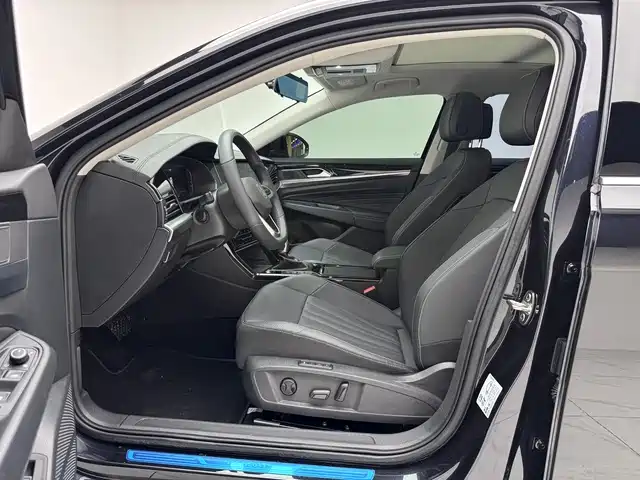Volkswagen Passat 2025 Outstanding 330TSI Starlight Elite Edition фото 16