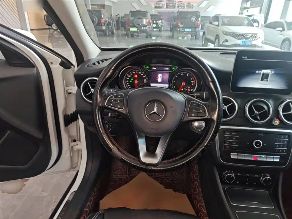 Mercedes-Benz GLA 2018 GLA 200 Dynamic фото 11