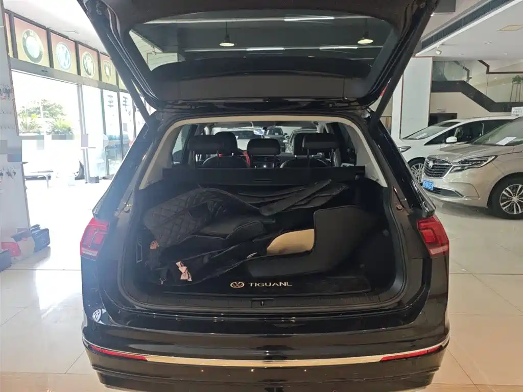 Volkswagen Tiguan L 2021 330TSI Automatic 2WD R-Line Premium фото 10