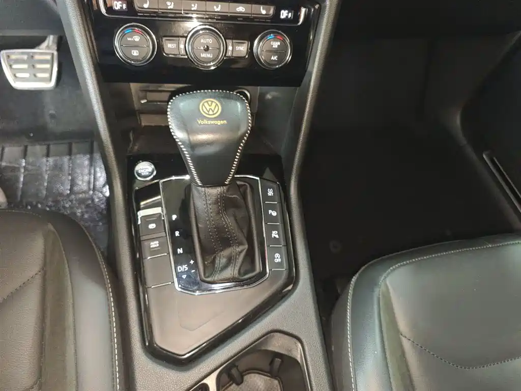 Volkswagen Tiguan L 2021 330TSI Automatic 2WD R-Line Premium фото 7