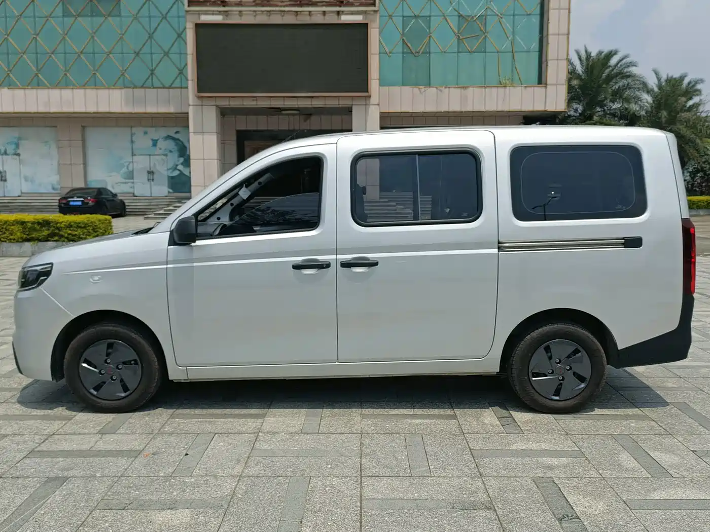Wuling Motors Wuling Rongguang EV 2026 2026 Model 310km Base Type 5-Seater