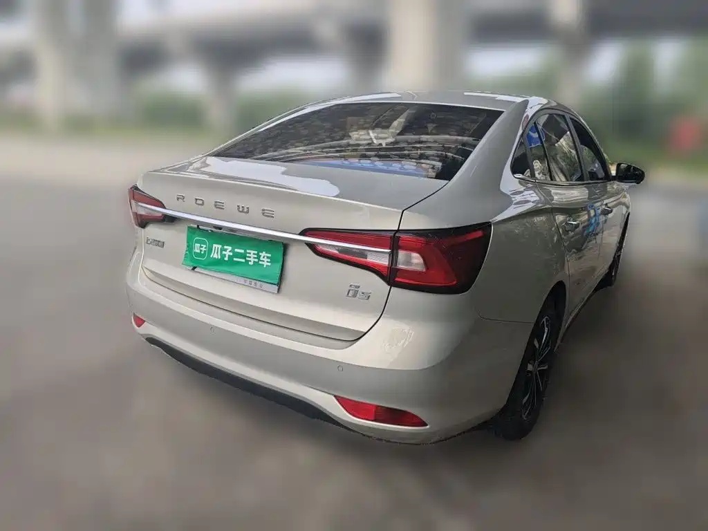 Фото 6 - Roewe i5