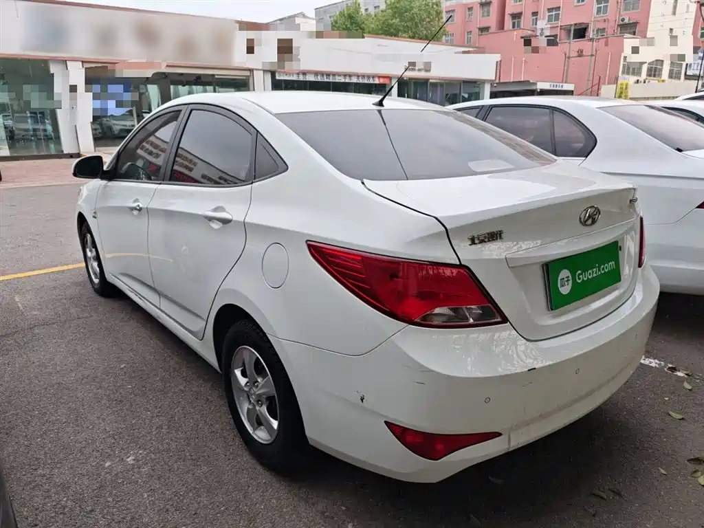 Hyundai Verna 2014 1.4L Manual Smart GLS фото 5