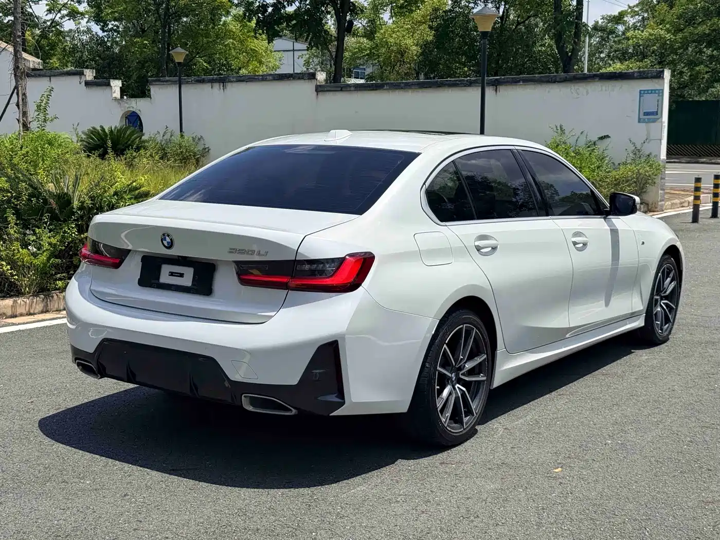 Photo 9 - BMW 3 Series