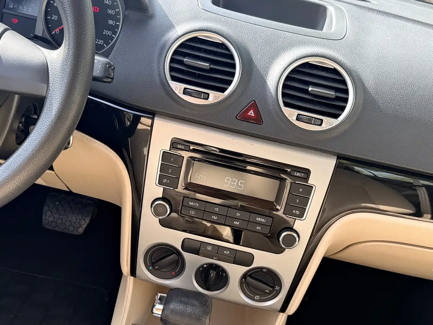 Volkswagen Lavida 2011 1.6L Automatic Leisure Edition фото 15