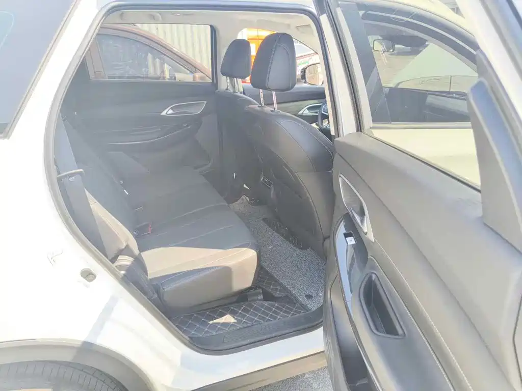 Photo 11 - Changan CS75
