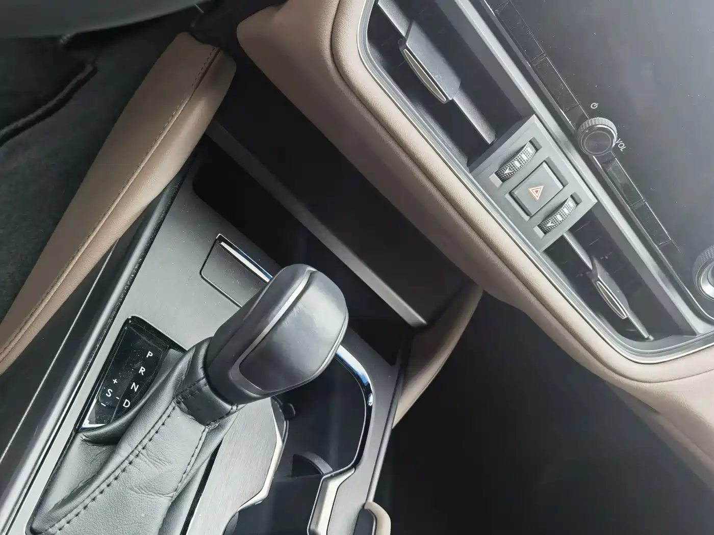 Lexus ES 2025 300h Ultimate Edition фото 9