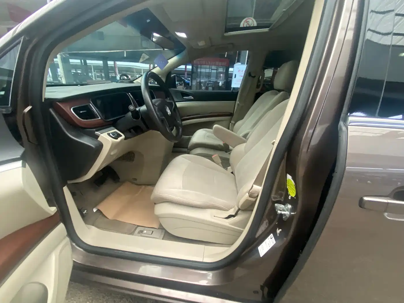 Buick GL8 2014 2.4L CT Luxury Business Comfort фото 15