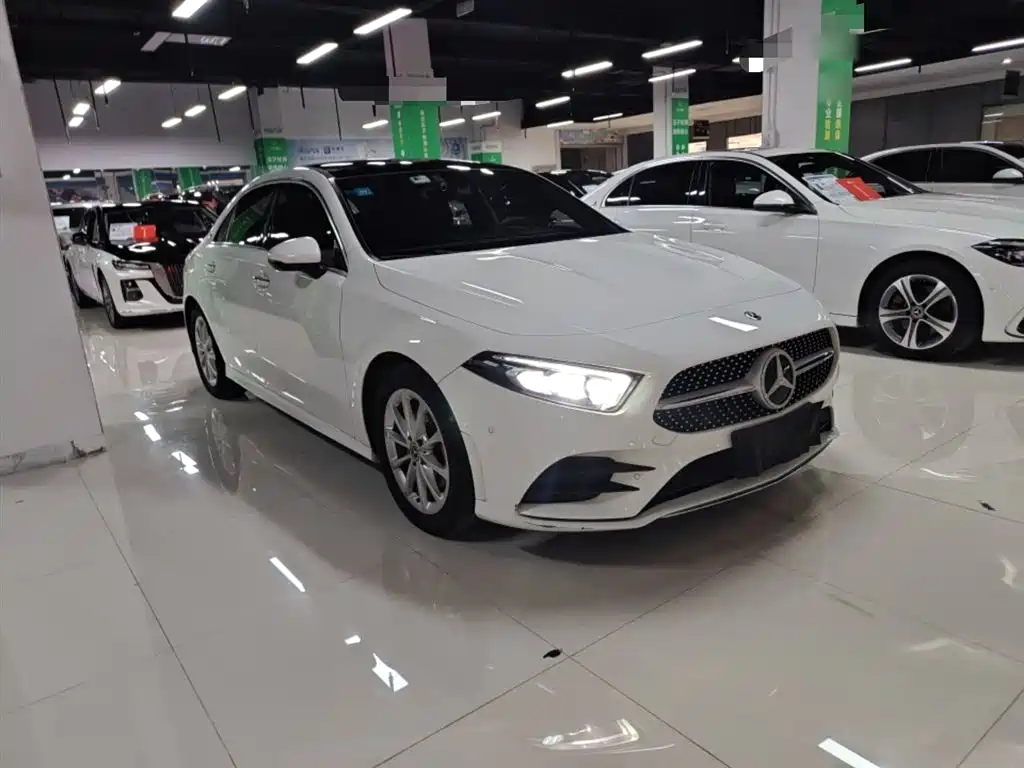 Mercedes-Benz A-Class 2020 A 200 L Sport Sedan фото 4