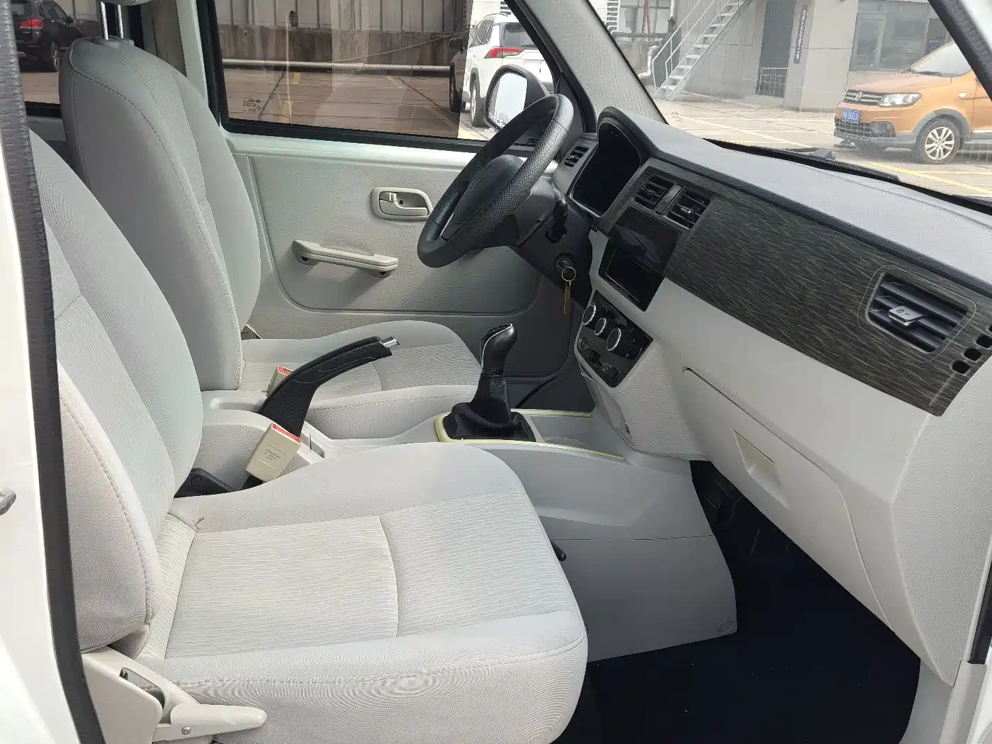 Jinbei New Hiace X30L 2023 2023 1.5L Fortune Bus 5/6/7-seater Central AC Version SWC15M