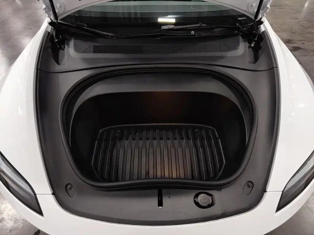 Tesla Model 3 2026 2025 Model Year Facelift Rear-Wheel Drive