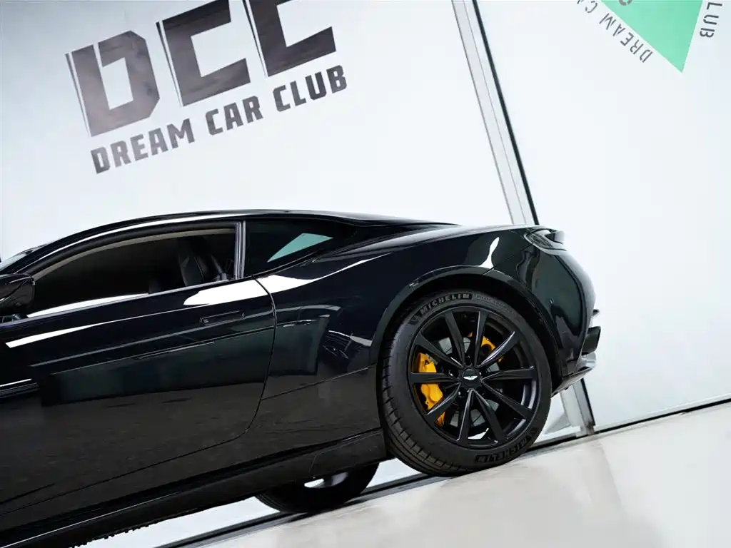 Aston Martin DB11 2021 2019 Model 4.0T V8 Coupe