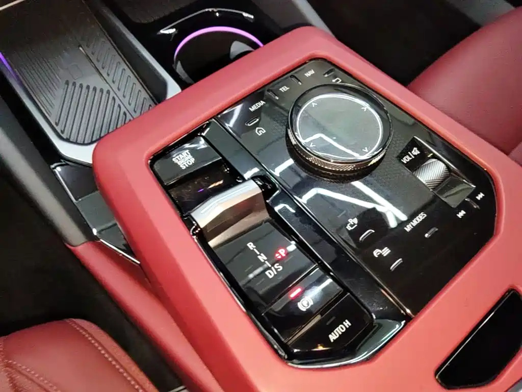 BMW 5 Series 2024 530Li Leading M Sport Package фото 21