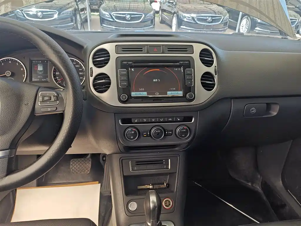 Volkswagen Tiguan 2015 1.8TSI Automatic 2WD Highline фото 9