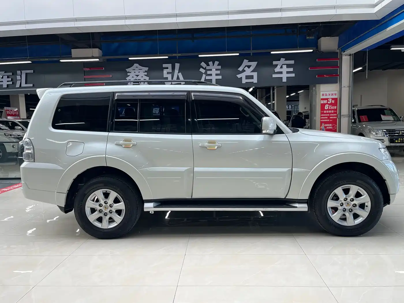 Mitsubishi Pajero (Import) 2016 3.0L Automatic Standard (China V) фото 4