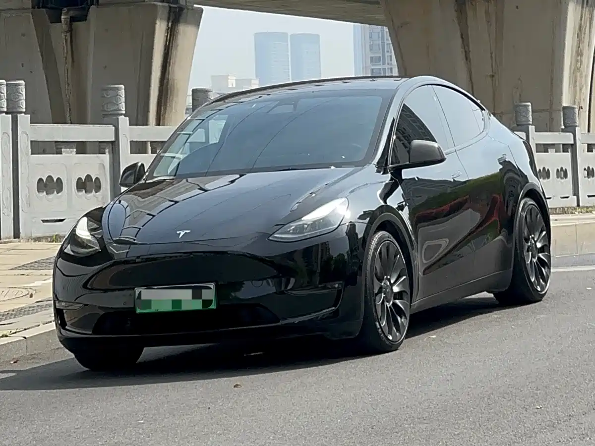 TESLA MODEL Y