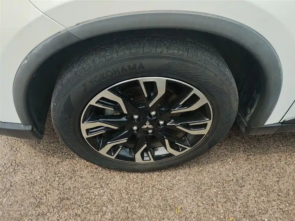 Mitsubishi Outlander 2019 2.4L 4WD Deluxe Edition 7-Seater China VI фото 23