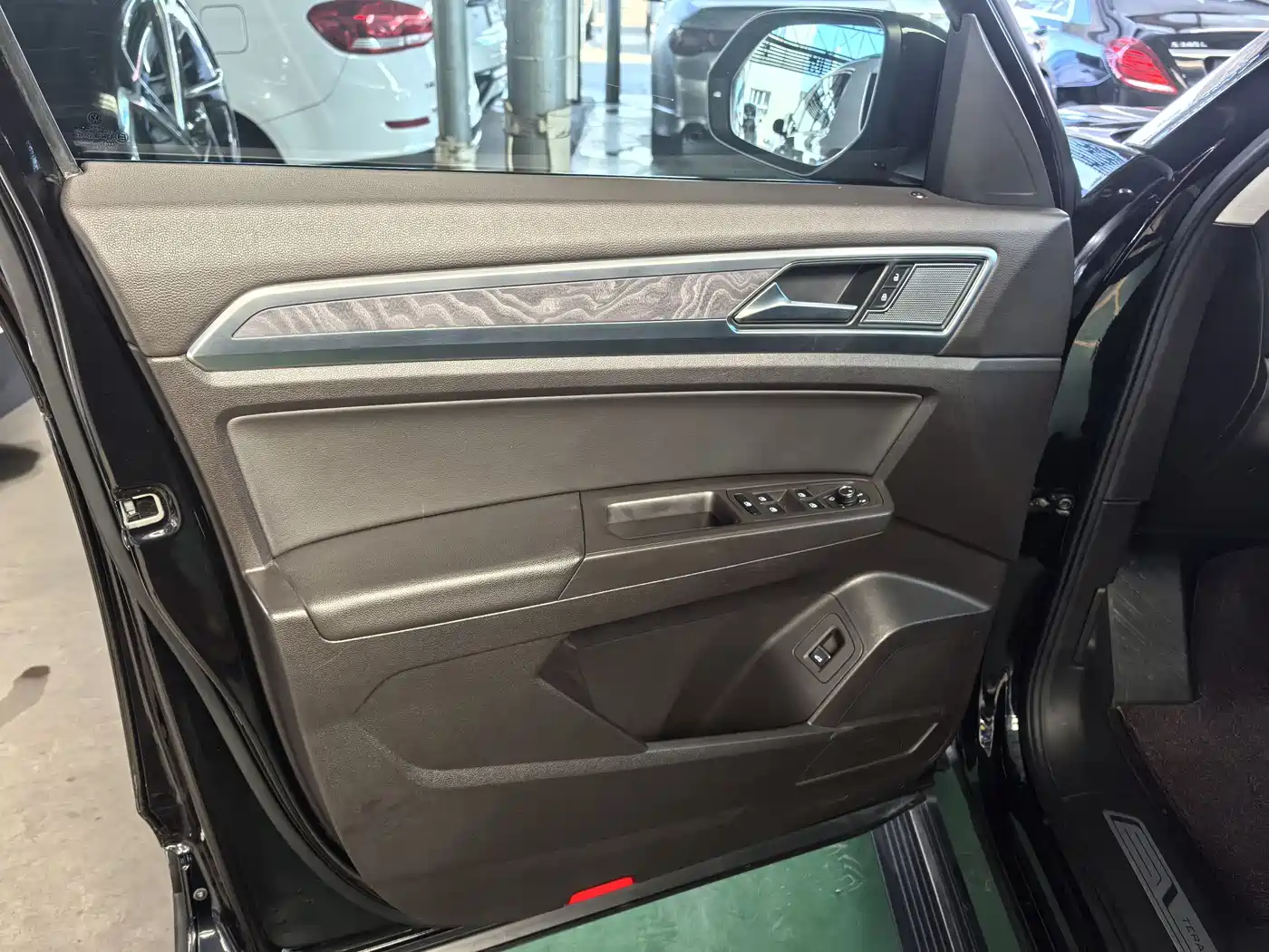 Volkswagen Teramont 2020 380TSI 4WD Luxury Edition China VI фото 14