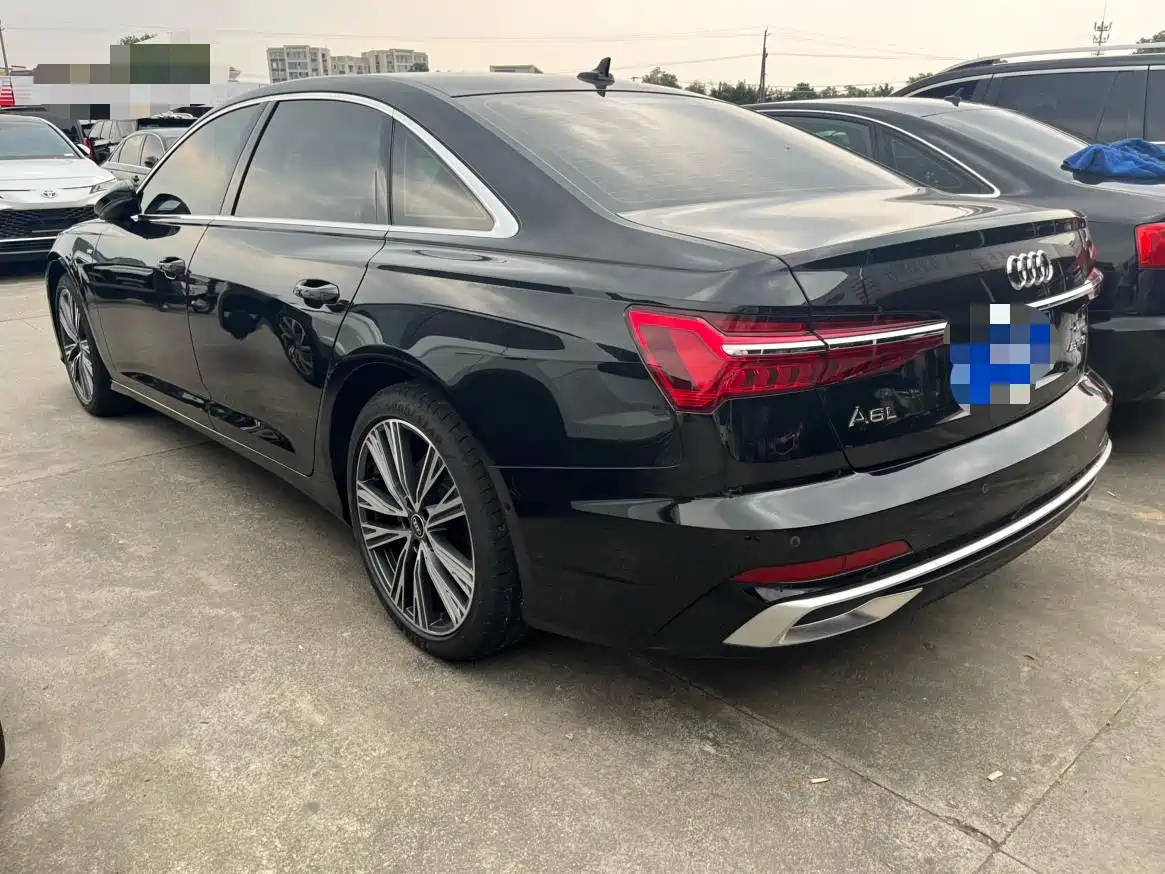 Фото 7 - Audi A6L