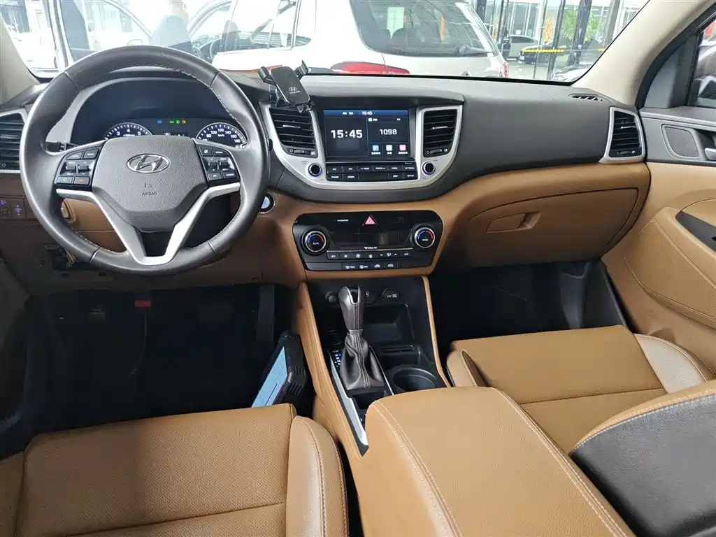 Hyundai Tucson 2015 1.6T Dual Clutch 2WD Leading фото 10