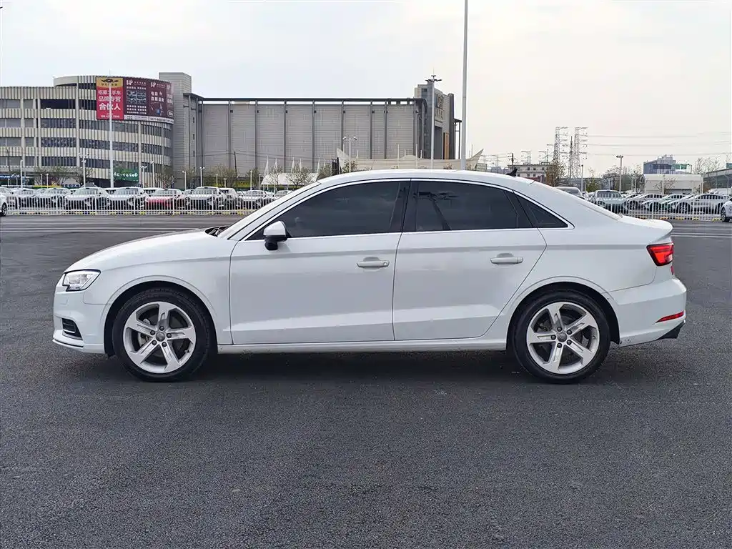 Photo 3 - Audi A3