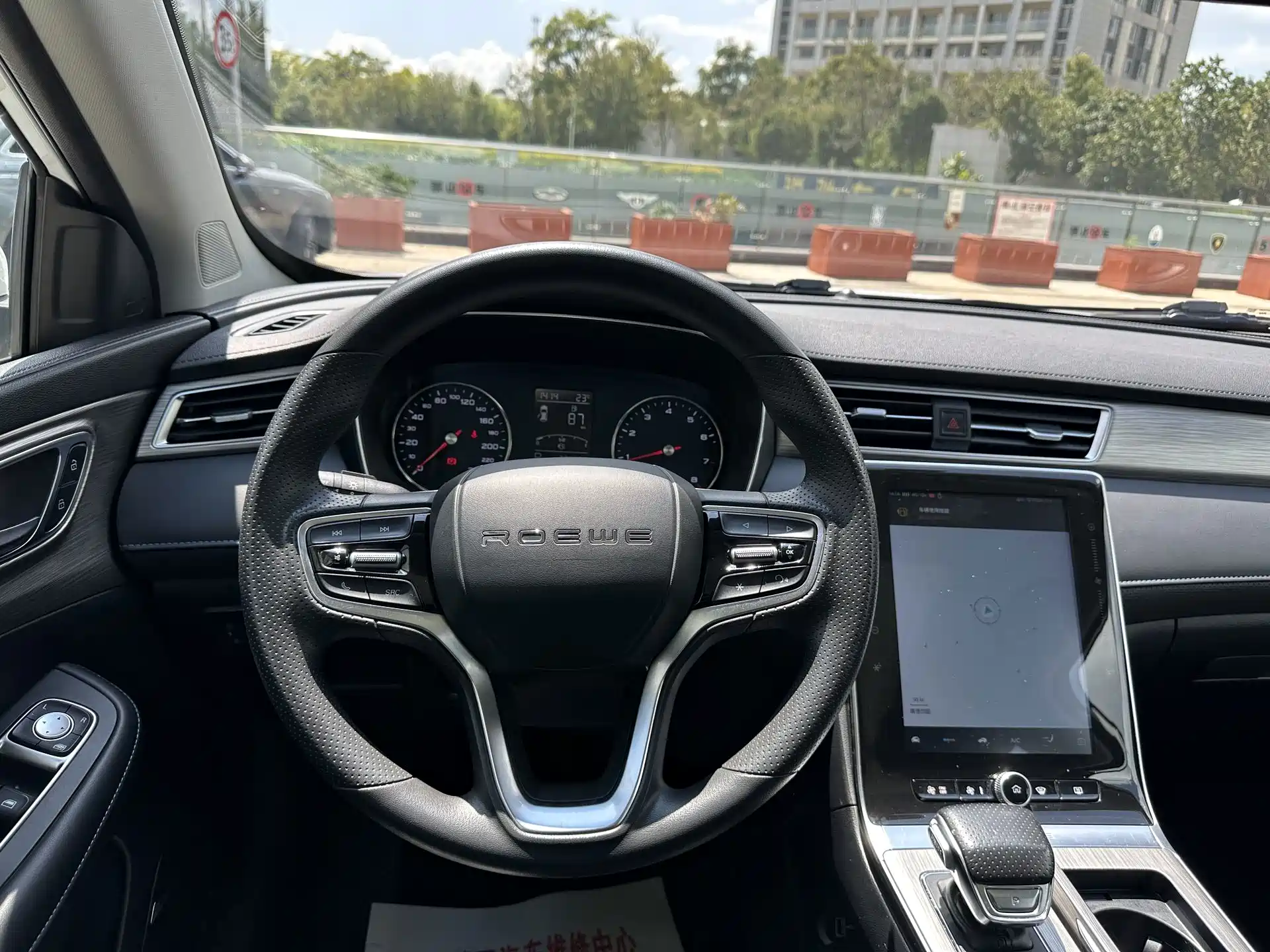 Фото 17 - Roewe RX5