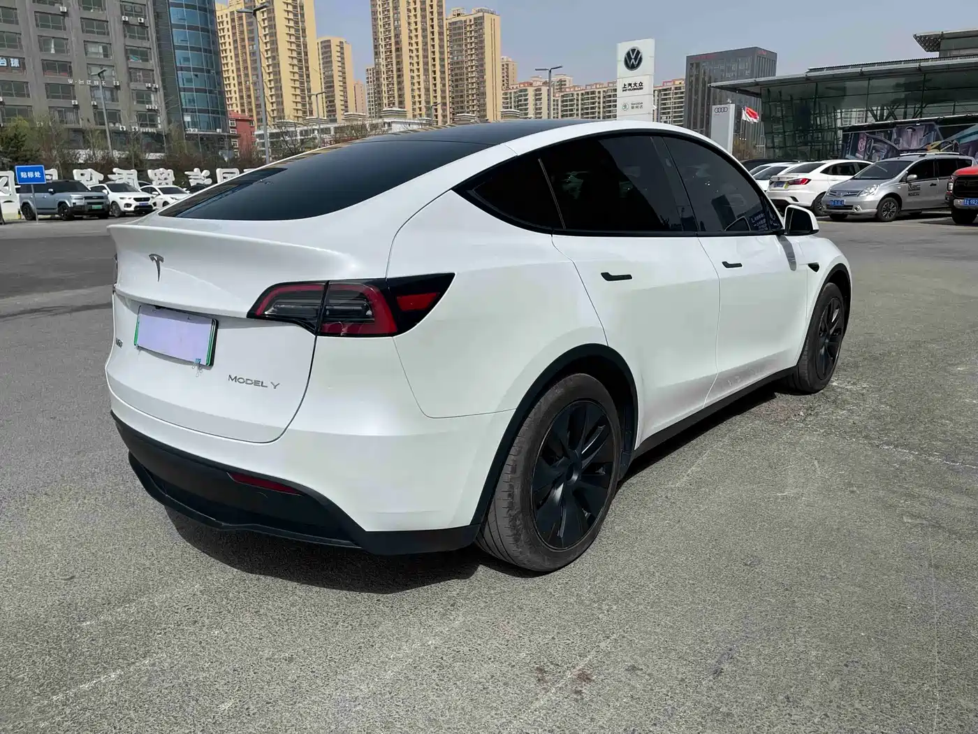 TESLA MODEL Y