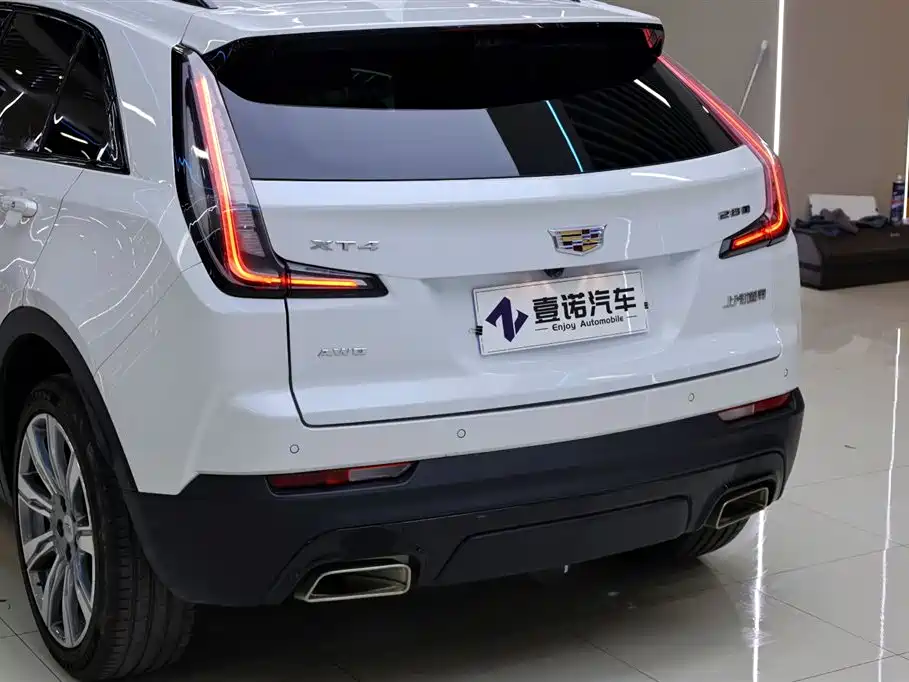 Фото 6 - Cadillac XT4