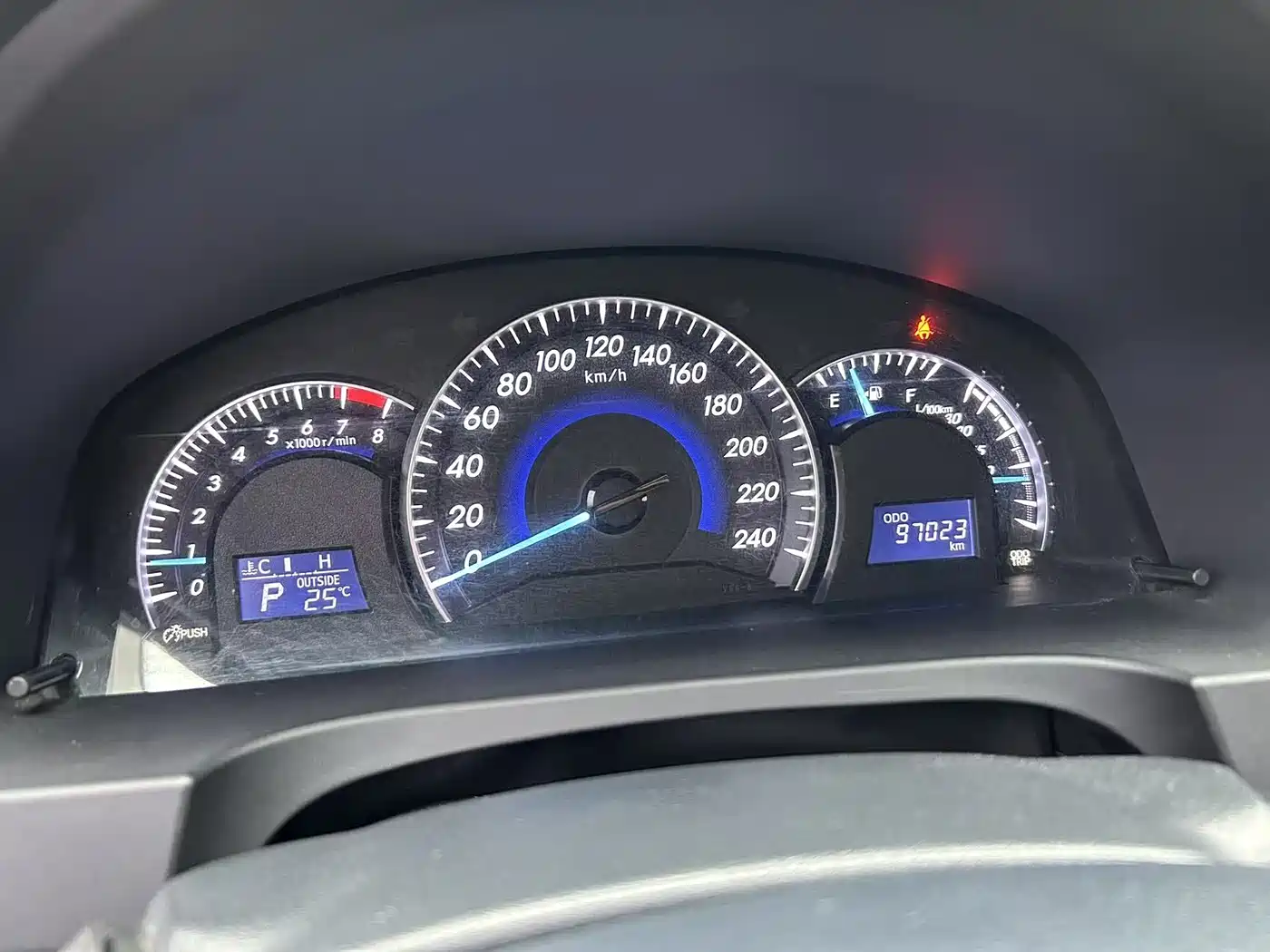Toyota Camry 2016 2.0G 10th Anniversary Leading Edition фото 10