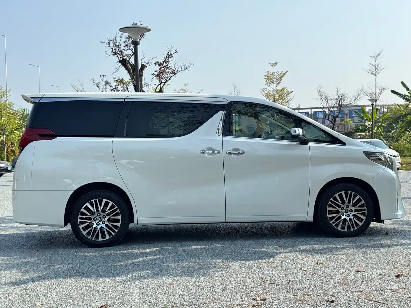 Toyota Alphard 2018 3.5L Premium фото 7
