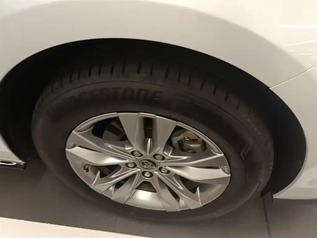 Toyota Sienna 2021 2.5L Hybrid Ultimate Edition фото 14